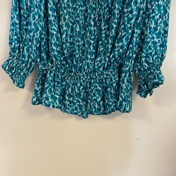 Silky Blouse Sz L very Feminine - Picture 4 of 7